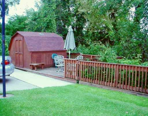 239 Olympic Road Baldwin, PA 15236 - Photo 3 of 8 Patio/Deck.