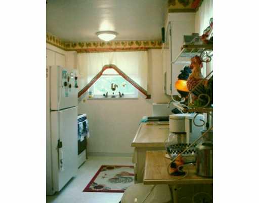 239 Olympic Road Baldwin, PA 15236 - Photo 5 of 8 Kitchen.