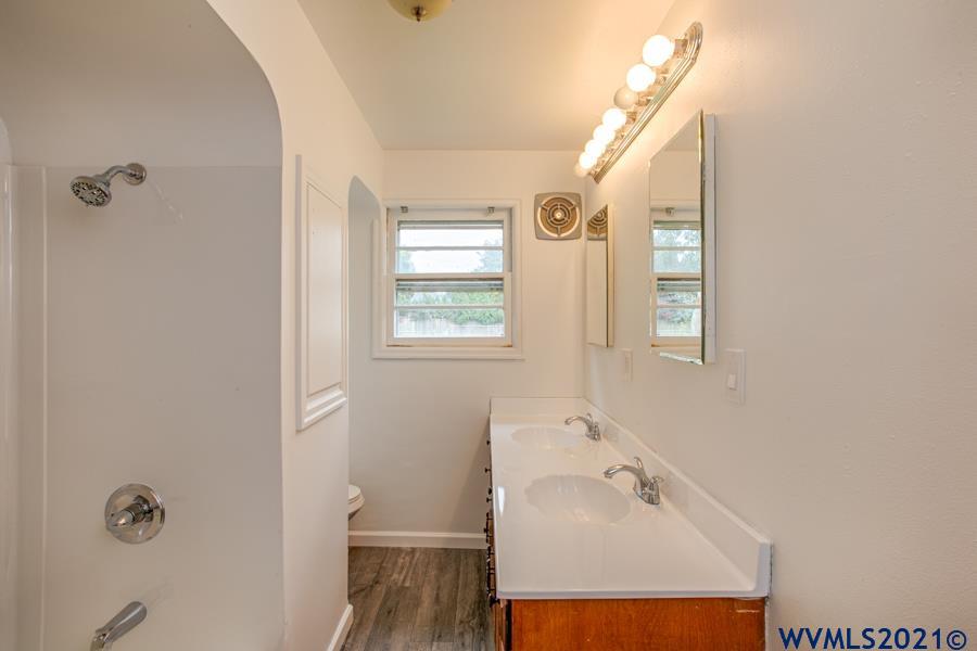 4565 Hazelgreen Road Northeast Salem, OR 97305 - Photo 10 of 42 Gallery Image 10