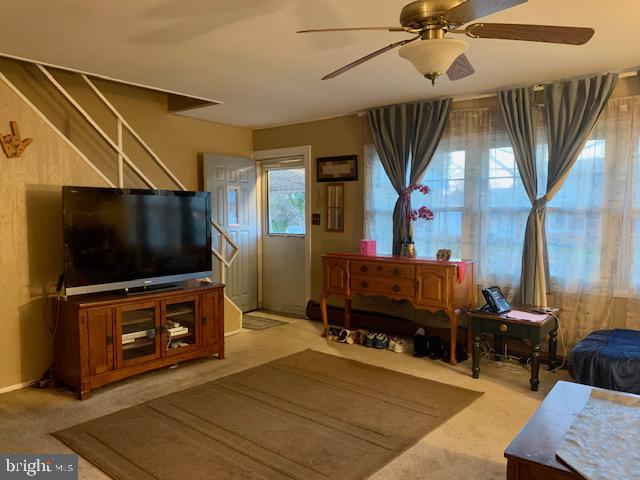 16 Queen Anne Road Levittown, PA 19057 - Photo 4 of 16 Gallery Image 4