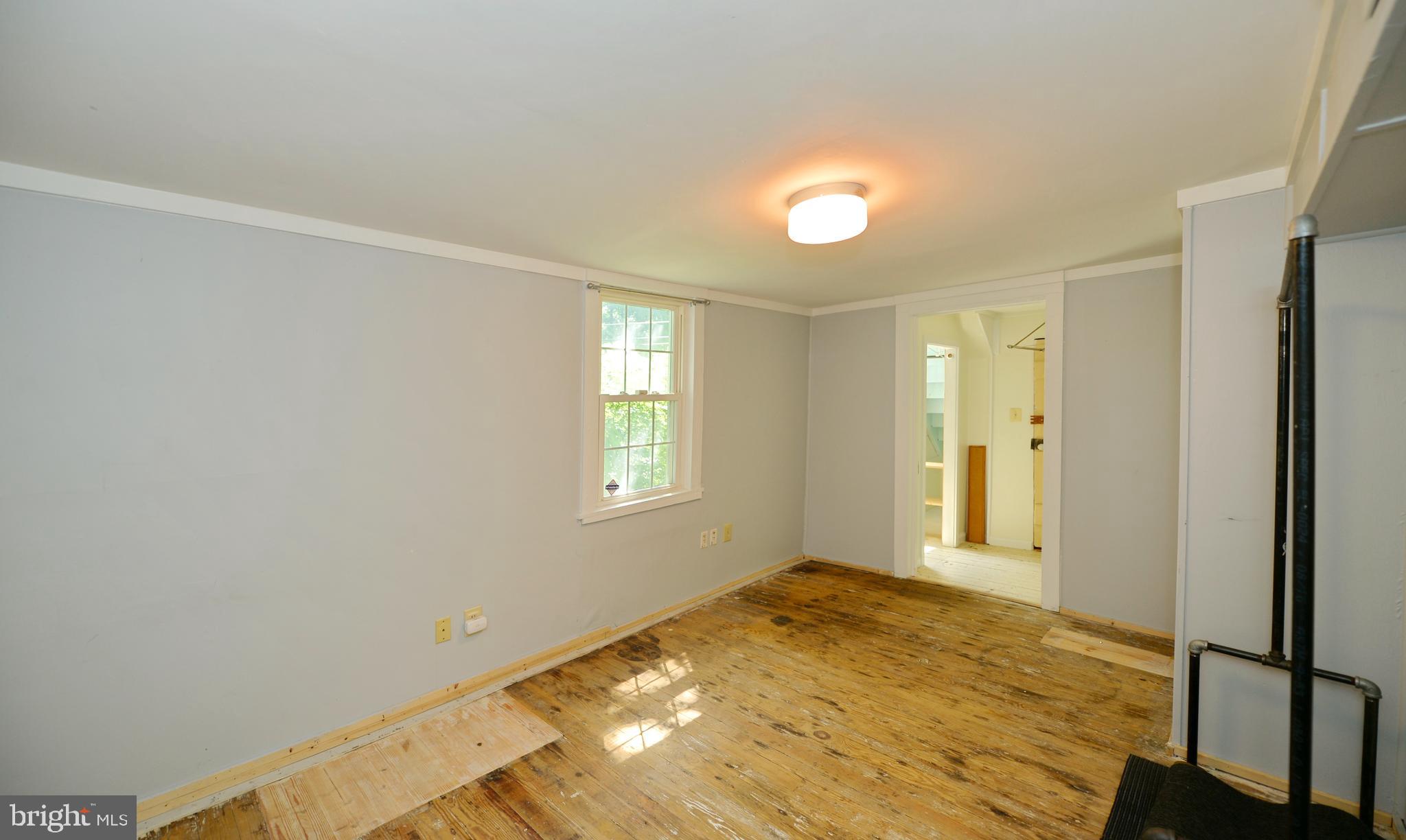 36610 Jeb Stuart Road Purcellville, VA 20132 - Photo 12 of 34 Main level bedroom off living area