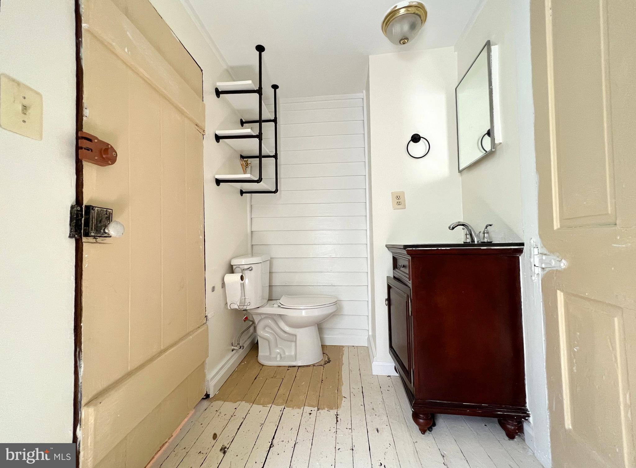 36610 Jeb Stuart Road Purcellville, VA 20132 - Photo 13 of 34 Main level half bathroom