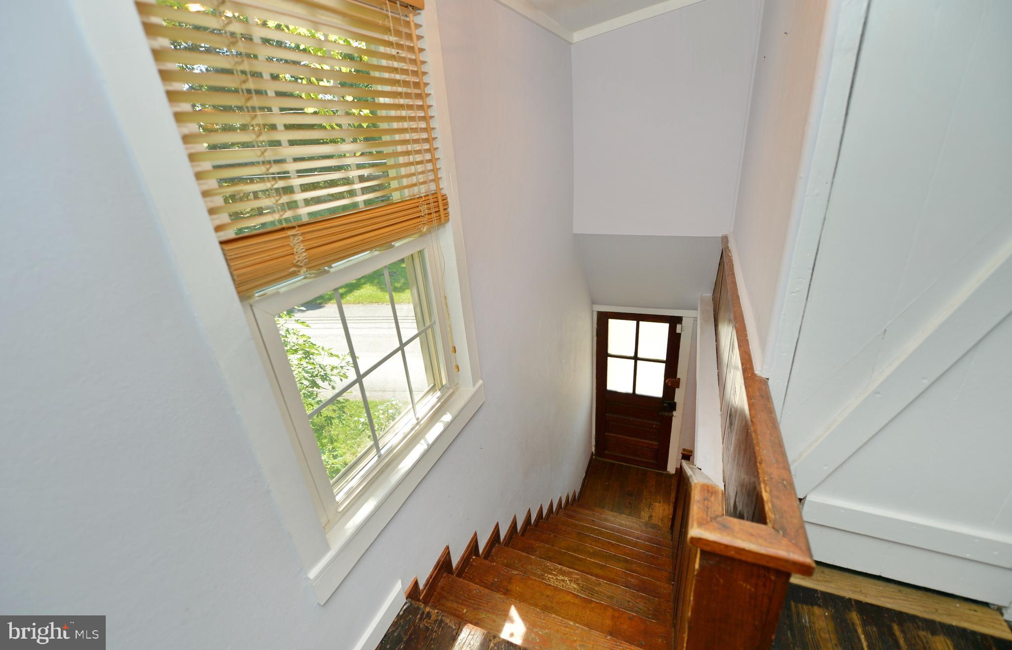 36610 Jeb Stuart Road Purcellville, VA 20132 - Photo 17 of 34 Stairs to upper level living area