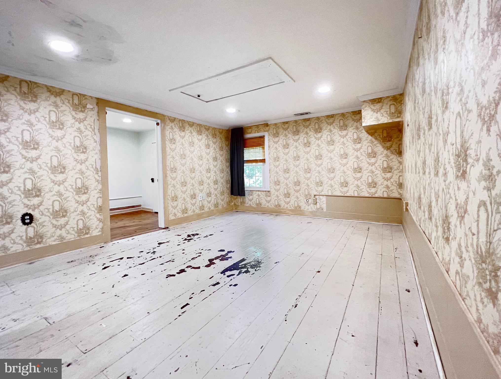 36610 Jeb Stuart Road Purcellville, VA 20132 - Photo 23 of 34 Upper level main bedroom - attic access