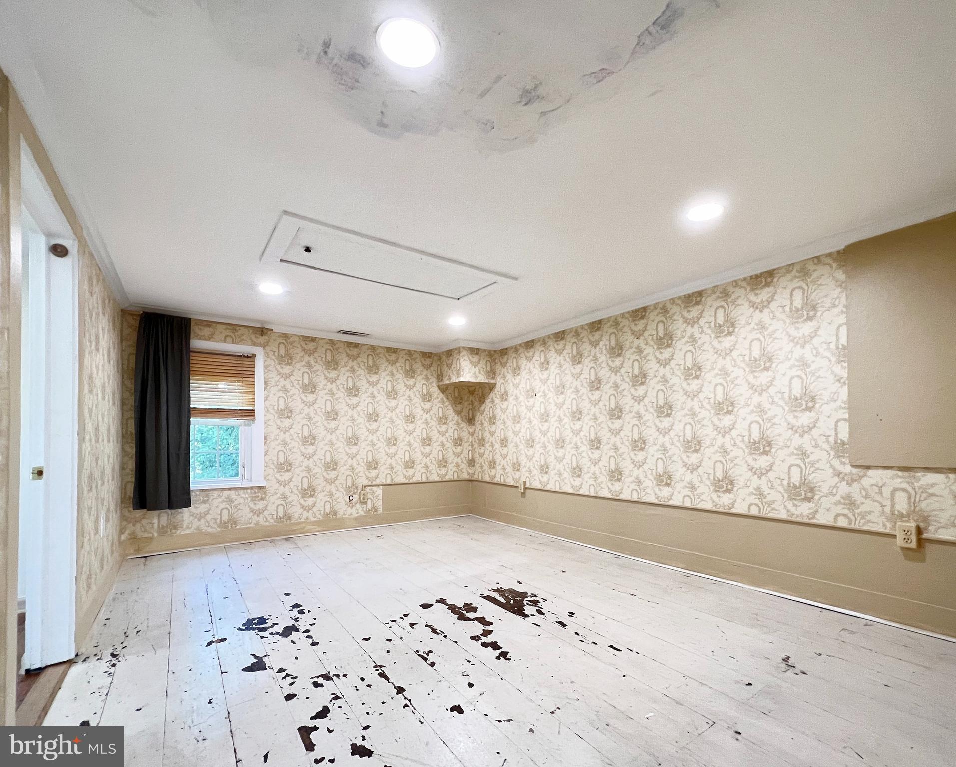 36610 Jeb Stuart Road Purcellville, VA 20132 - Photo 24 of 34 Upper level main bedroom