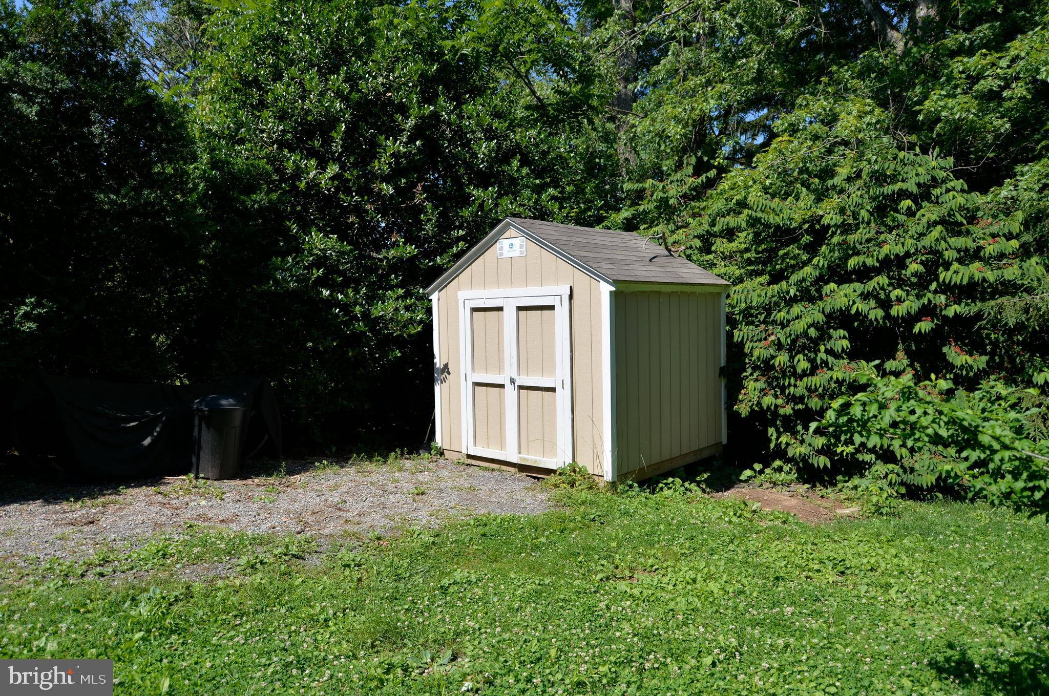 36610 Jeb Stuart Road Purcellville, VA 20132 - Photo 32 of 34 Shed in rear yard