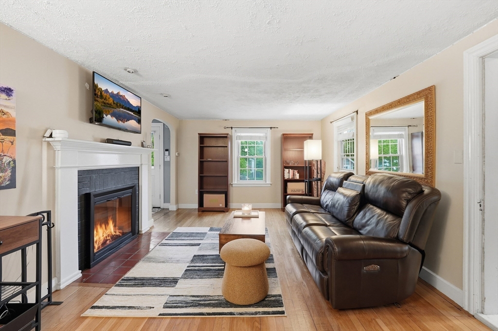 154 Barnard Road Worcester, MA 01605 - Photo 9 of 29
