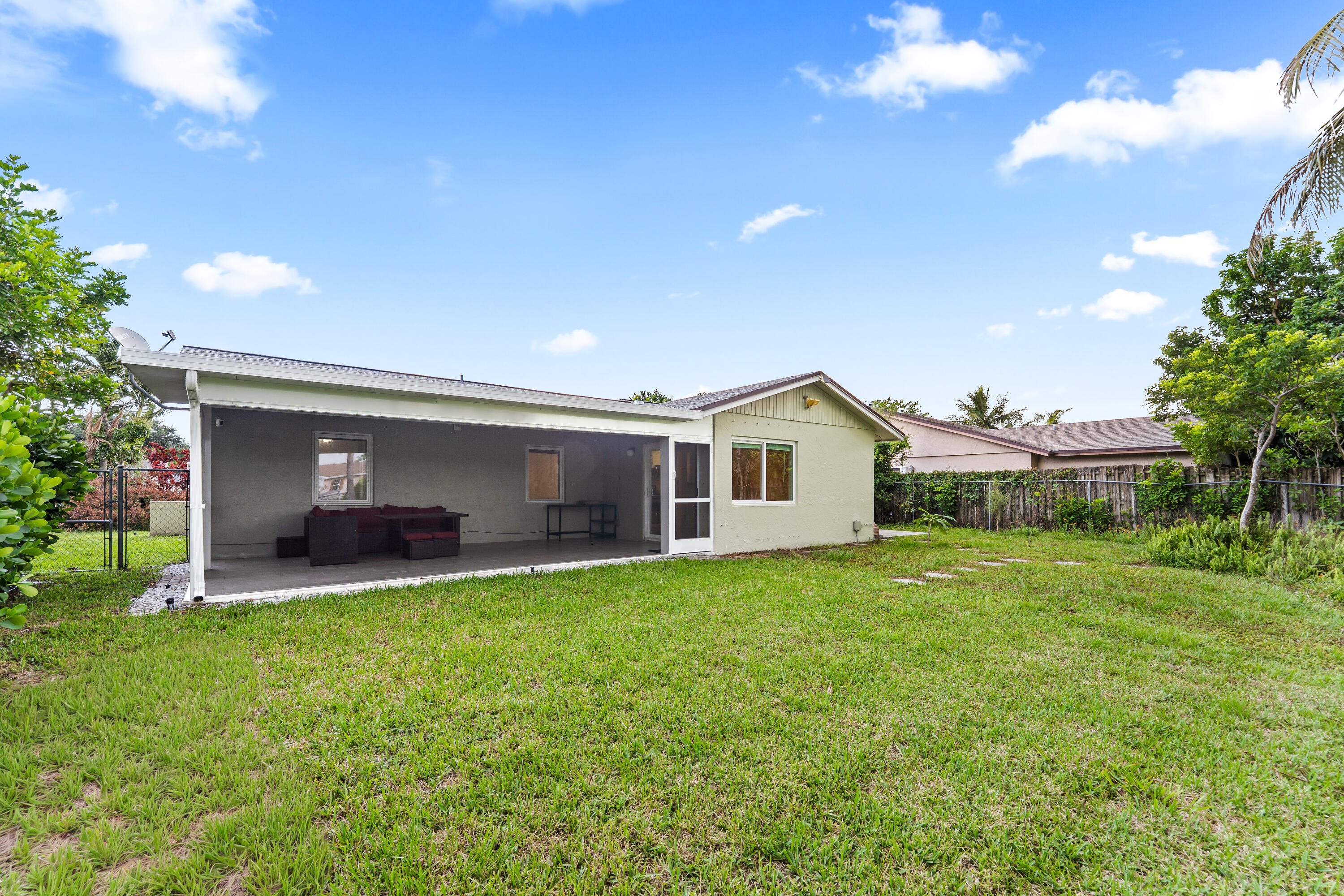 18443 Ruffian Way Boca Raton, FL 33496 - Photo 29 of 35 Large Yard
