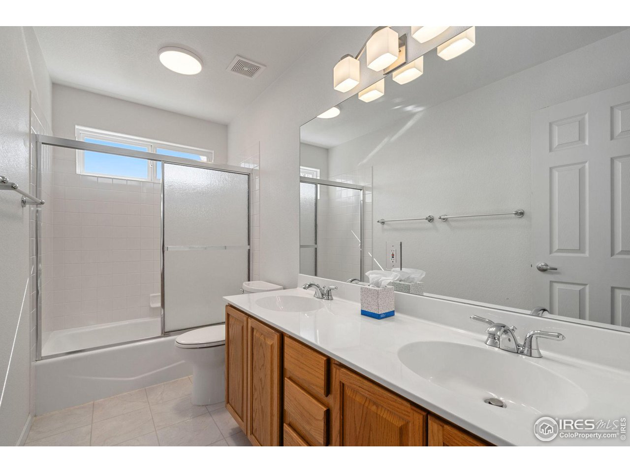 2444 Eagleview Circle Longmont, CO 80504 - Photo 24 of 37 Upper Level Full Bathroom