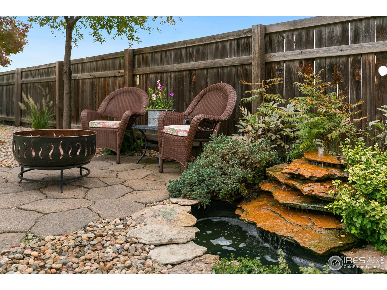 2444 Eagleview Circle Longmont, CO 80504 - Photo 30 of 37 Water Fountain