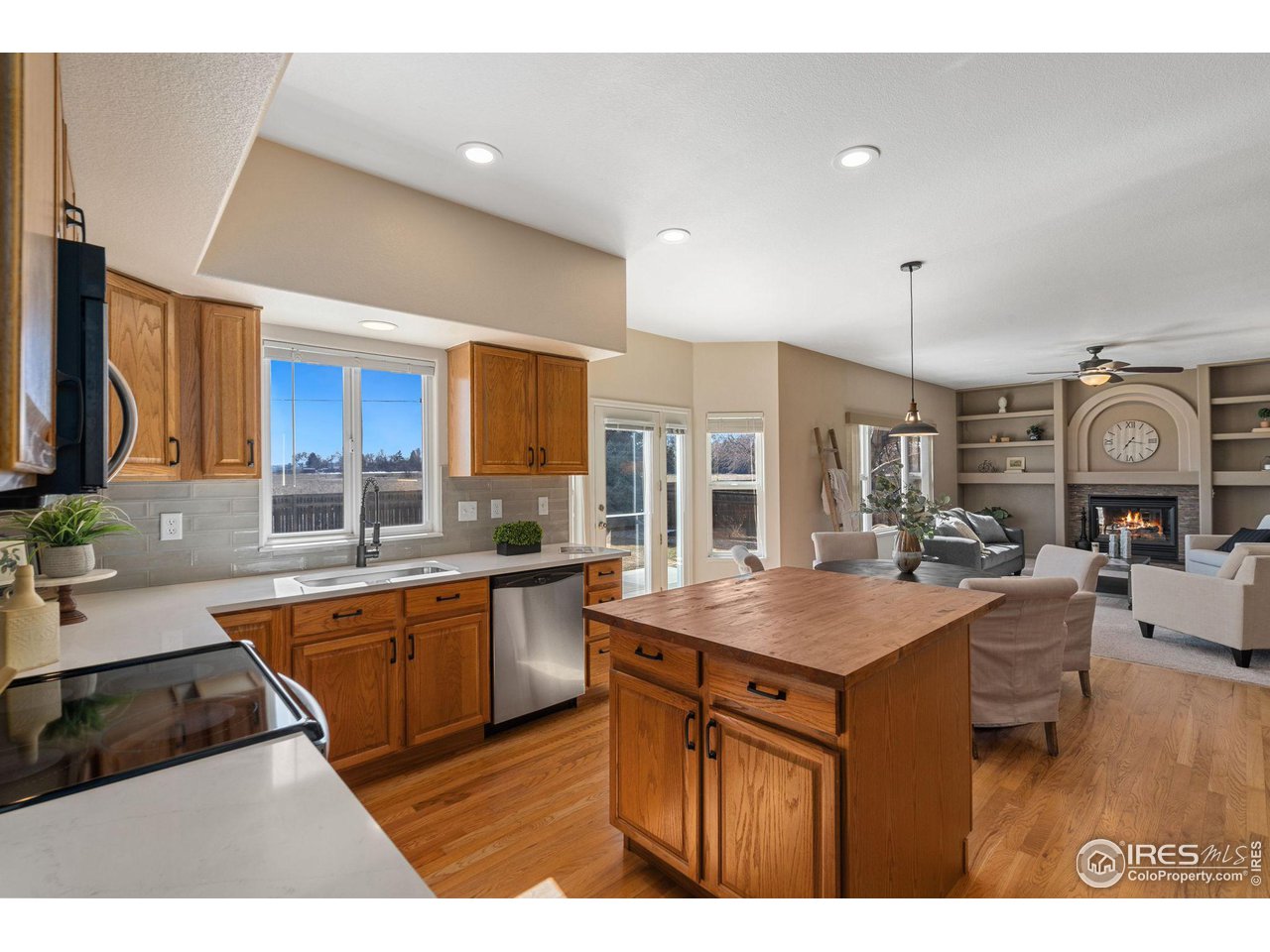 2444 Eagleview Circle Longmont, CO 80504 - Photo 7 of 37 Kitchen