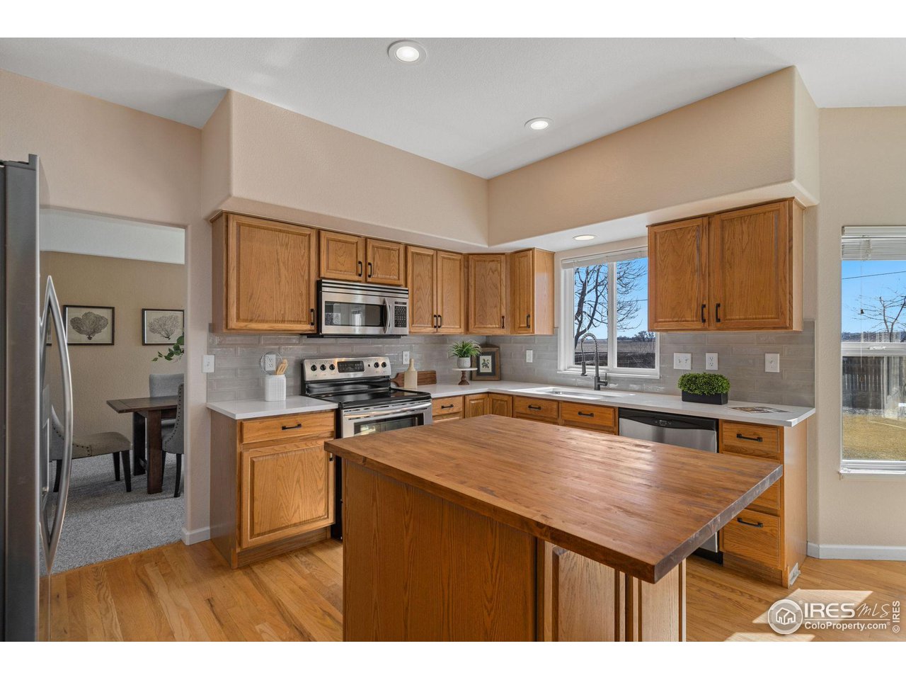 2444 Eagleview Circle Longmont, CO 80504 - Photo 8 of 37 Kitchen