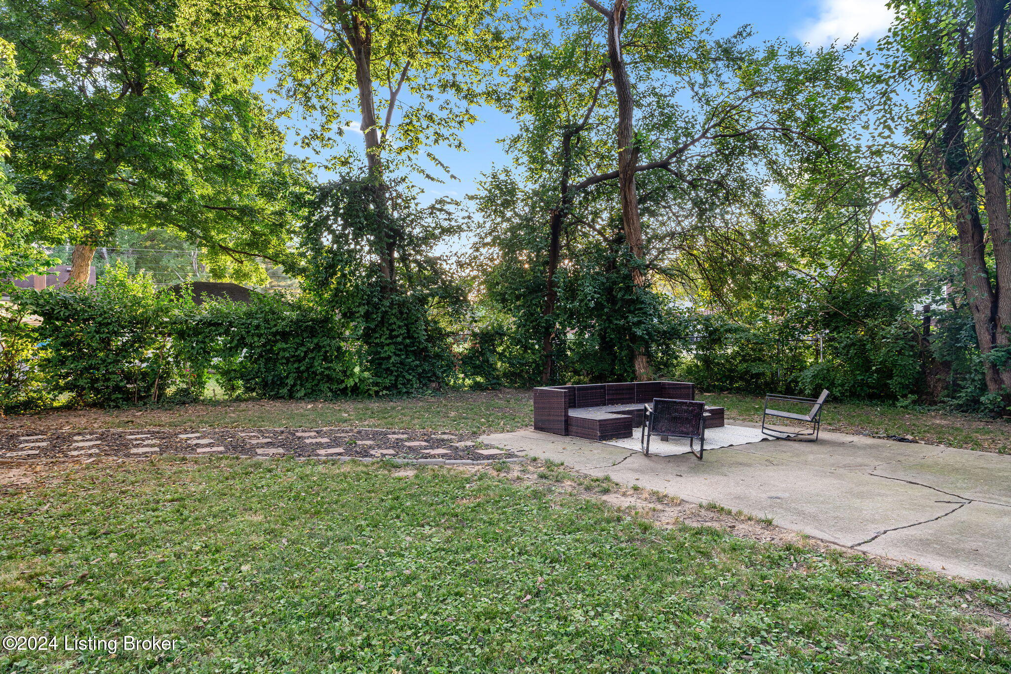 2605 Alanmede Road Louisville, KY 40205 - Photo 25 of 30 Sitting Area