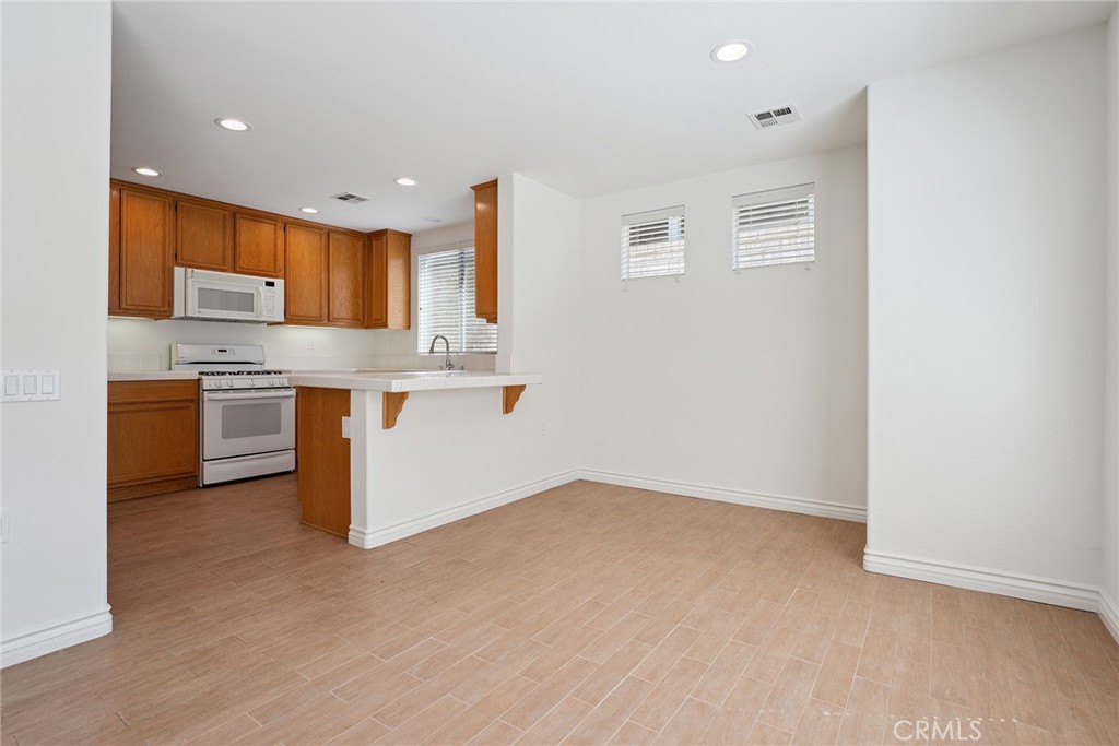 2024 Tulip Avenue Simi Valley, CA 93063 - Photo 8 of 20