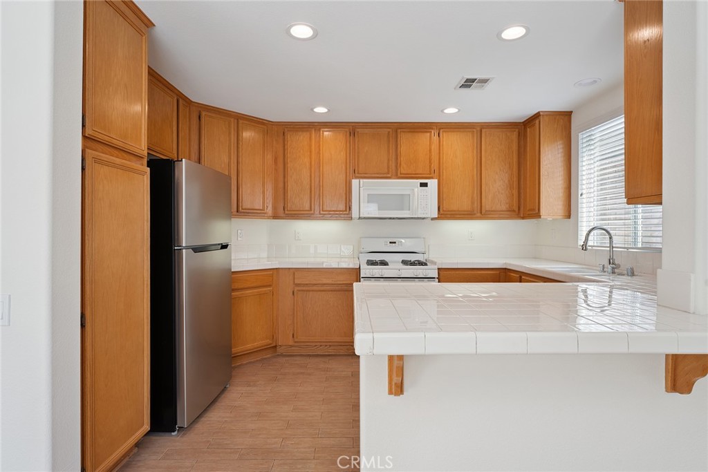 2024 Tulip Avenue Simi Valley, CA 93063 - Photo 10 of 20