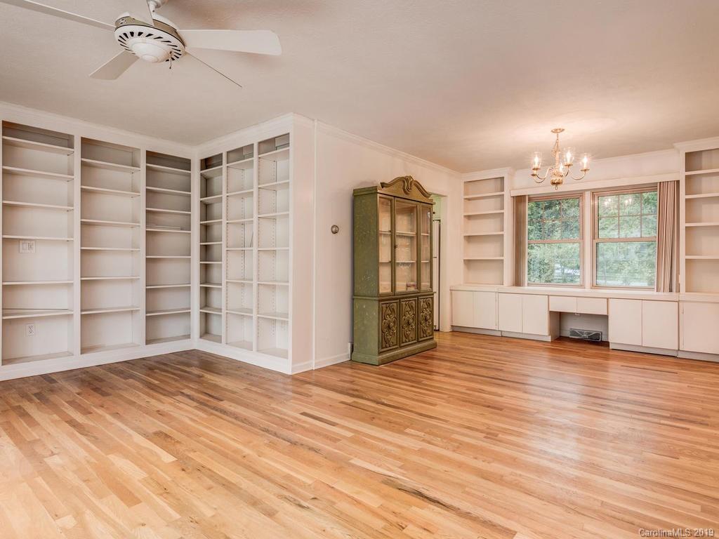 127 Underhill Road Hendersonville, NC 28792 - Photo 4 of 16 Gallery Image 4