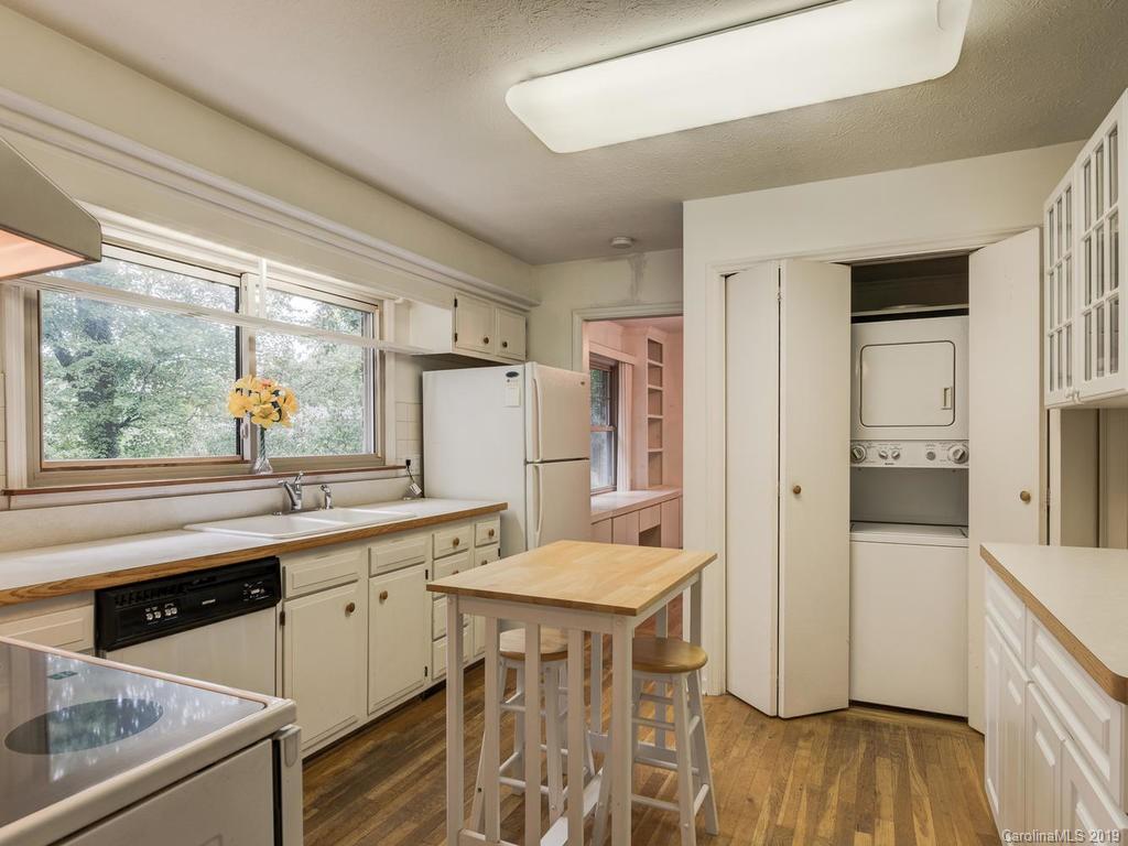 127 Underhill Road Hendersonville, NC 28792 - Photo 5 of 16 Gallery Image 5