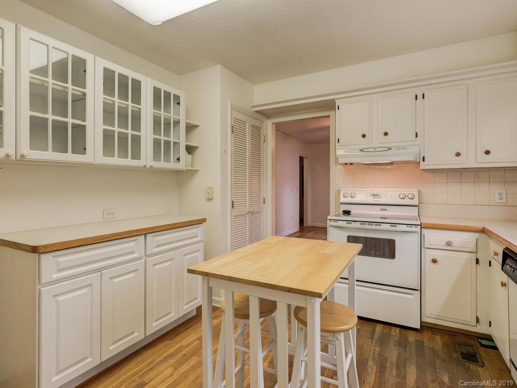 127 Underhill Road Hendersonville, NC 28792 - Photo 6 of 16 Gallery Image 6
