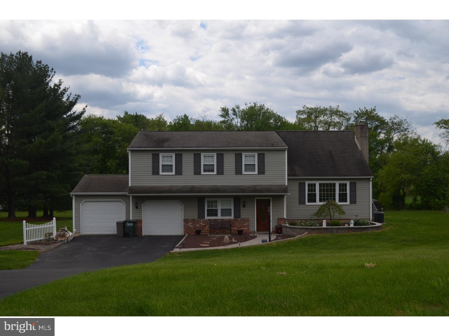 40 Clover Road Warminster, PA 18974 - Photo 2 of 20 Exterior Front