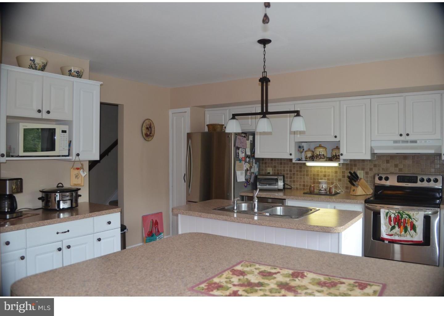 40 Clover Road Warminster, PA 18974 - Photo 6 of 20 Kitchen