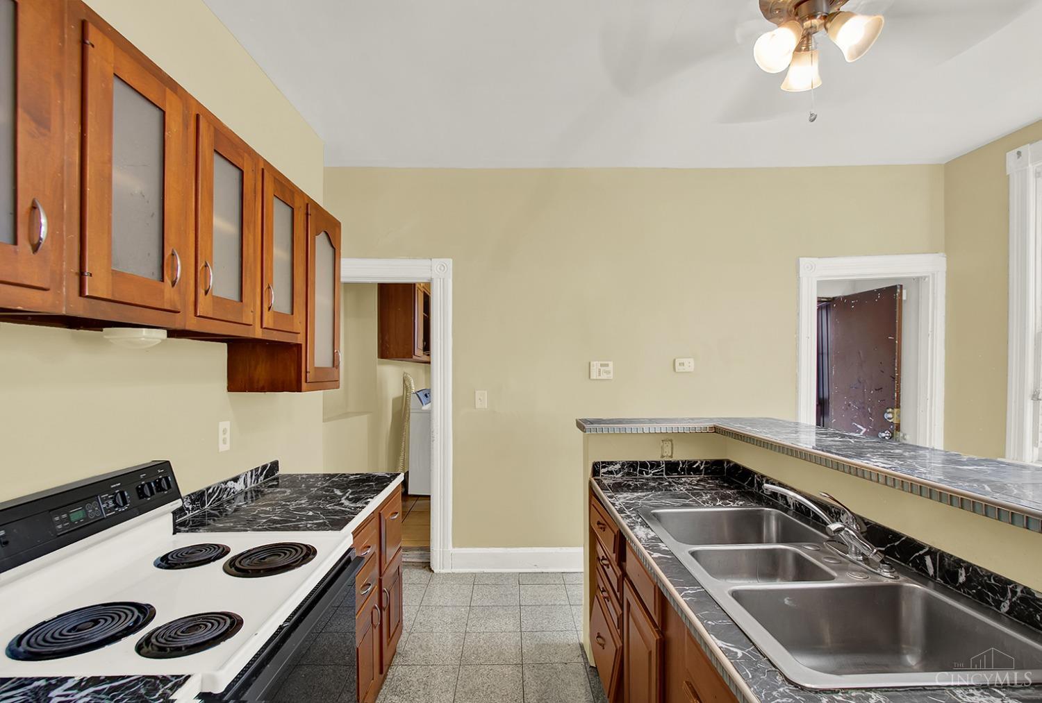2208 Ravine Street Cincinnati, OH 45219 - Photo 13 of 53