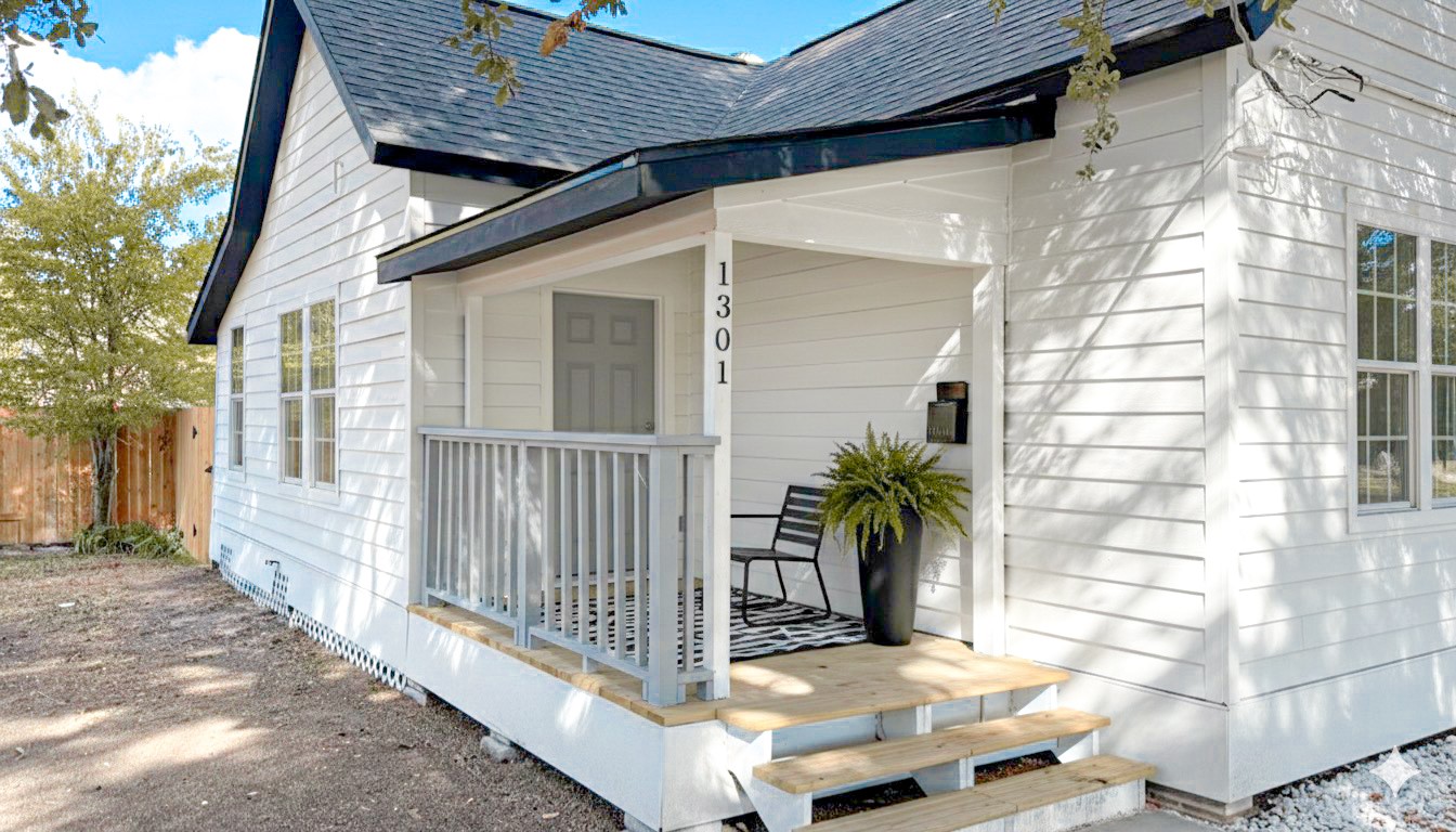 1301 Southgate Drive Rosenberg, TX 77471 - Photo 28 of 49 a view of entryway with wooden floor and fence