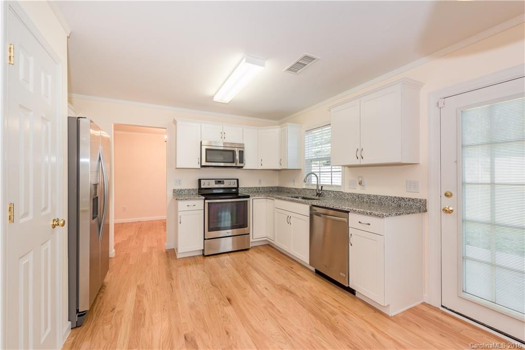 11330 Gold Pan Road Charlotte, NC 28215 - Photo 8 of 24 Gallery Image 8