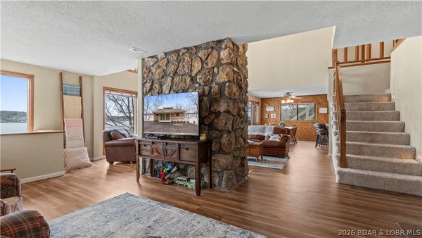 $999,000 | 29532 Crum Drive, Rocky Mount, MO 65072