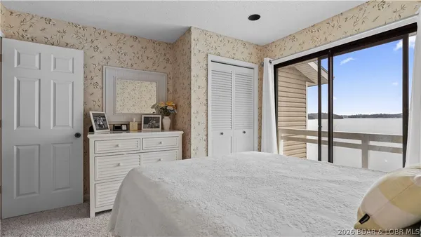 $999,000 | 29532 Crum Drive, Rocky Mount, MO 65072