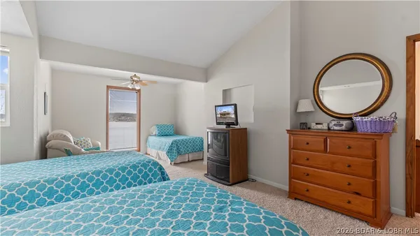 $999,000 | 29532 Crum Drive, Rocky Mount, MO 65072