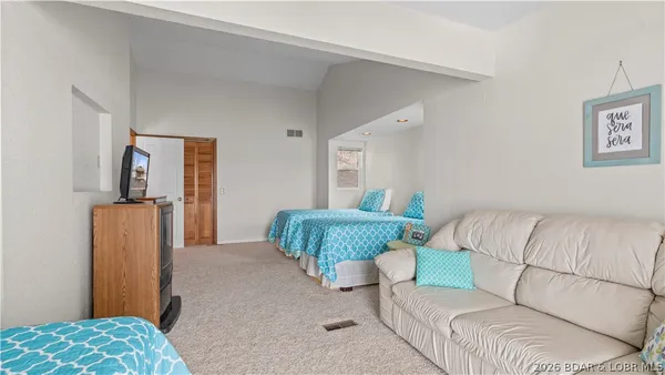 $999,000 | 29532 Crum Drive, Rocky Mount, MO 65072