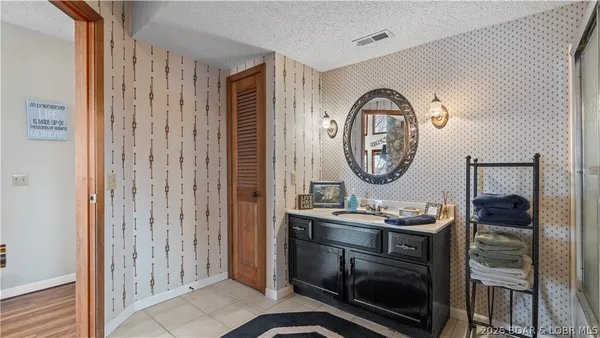 $999,000 | 29532 Crum Drive, Rocky Mount, MO 65072