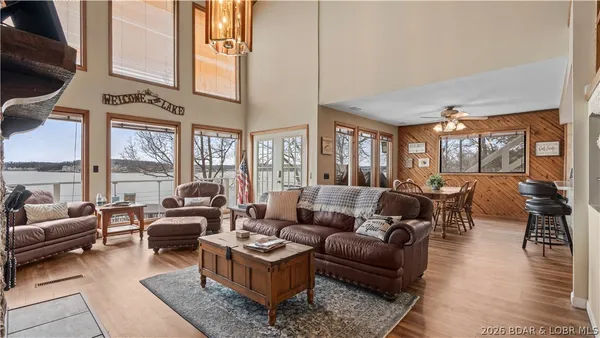 $999,000 | 29532 Crum Drive, Rocky Mount, MO 65072