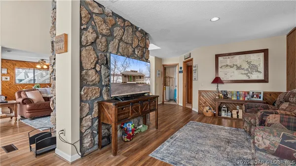 $999,000 | 29532 Crum Drive, Rocky Mount, MO 65072