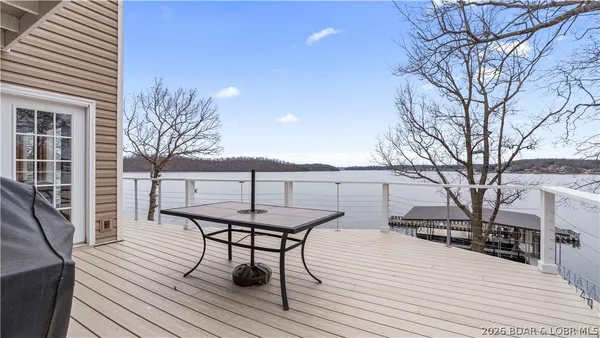 $999,000 | 29532 Crum Drive, Rocky Mount, MO 65072