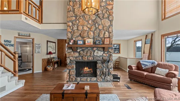 $999,000 | 29532 Crum Drive, Rocky Mount, MO 65072