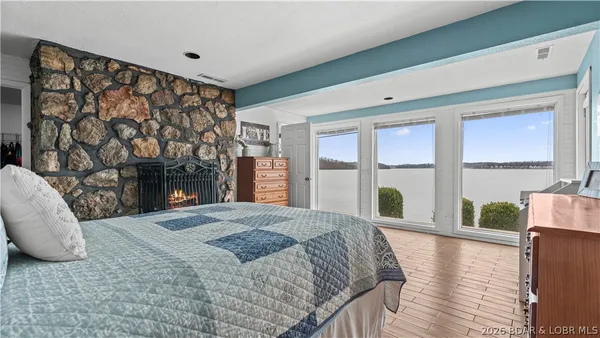 $999,000 | 29532 Crum Drive, Rocky Mount, MO 65072