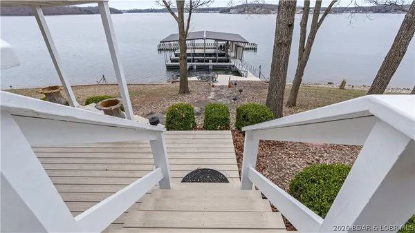 $999,000 | 29532 Crum Drive, Rocky Mount, MO 65072