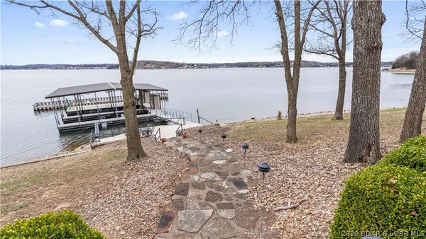 $999,000 | 29532 Crum Drive, Rocky Mount, MO 65072