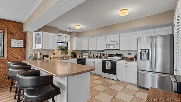 $999,000 | 29532 Crum Drive, Rocky Mount, MO 65072