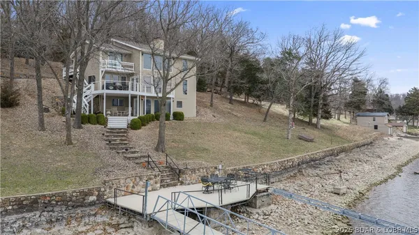 $999,000 | 29532 Crum Drive, Rocky Mount, MO 65072