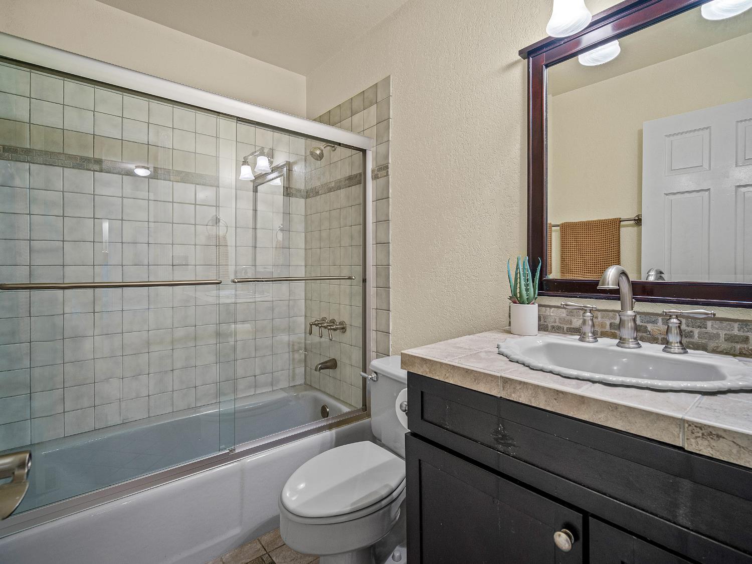 3169 Ridgeview Drive El Dorado Hills, CA 95762 - Photo 20 of 46 Full bathroom downstairs
