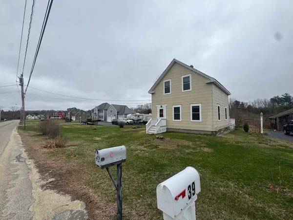 $2,400 | 39 Burt Street, Berkley, MA 02779