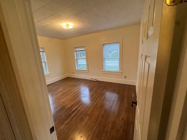 $2,400 | 39 Burt Street, Berkley, MA 02779