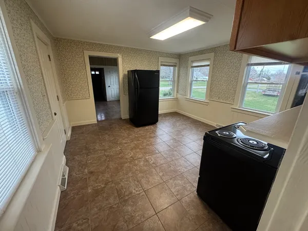 $2,400 | 39 Burt Street, Berkley, MA 02779