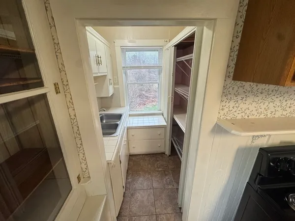 $2,400 | 39 Burt Street, Berkley, MA 02779