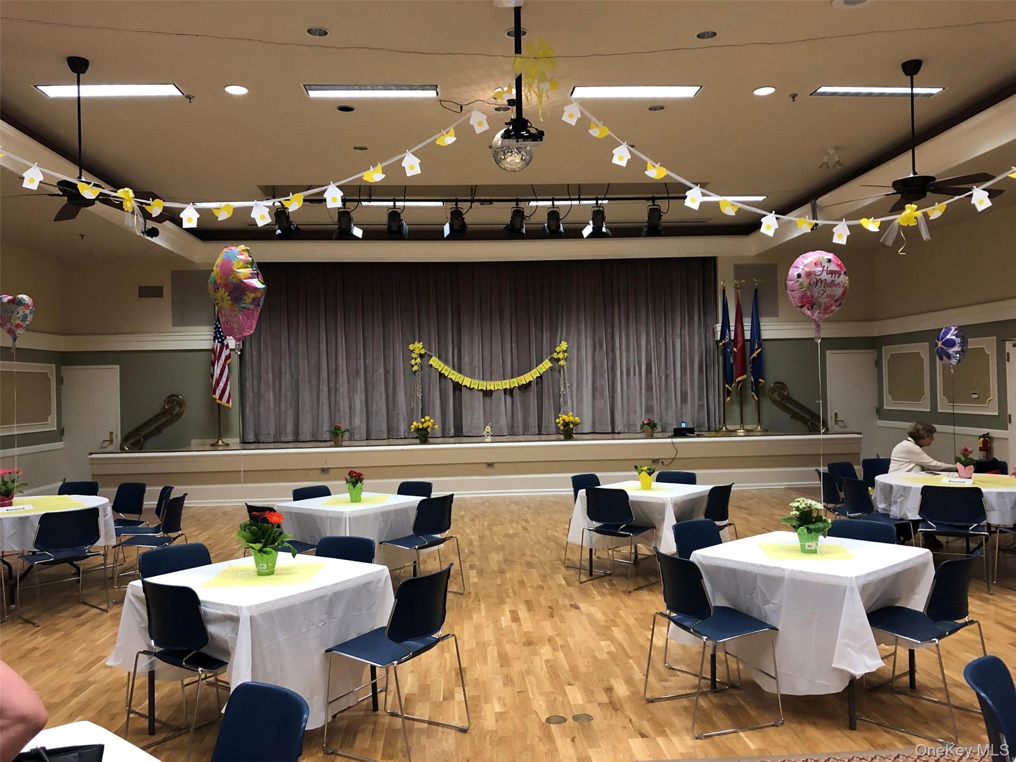 587 Leisure Drive Ridge, NY 11961 - Photo 44 of 49 a kitchen with a table and chairs