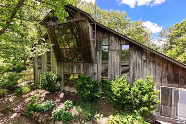 $725,000 | 310 Cross Creek Lane, Cobden, IL 62920