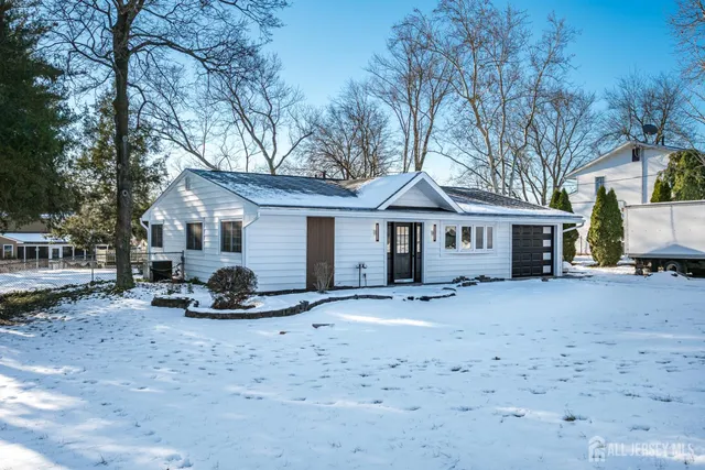 $636,000 | 20 Starling Drive, Kendall Park, NJ 08824