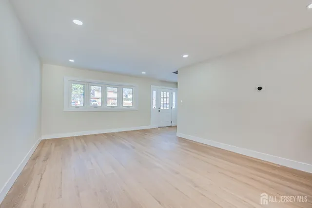 $636,000 | 20 Starling Drive, Kendall Park, NJ 08824